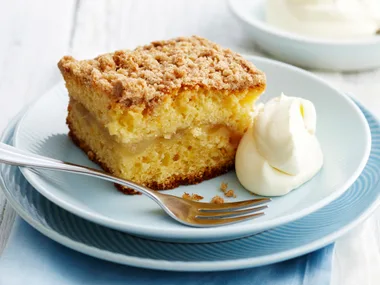 Apple crumble cake