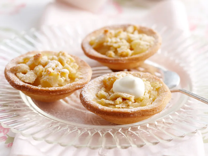 Apple crumble tartlets