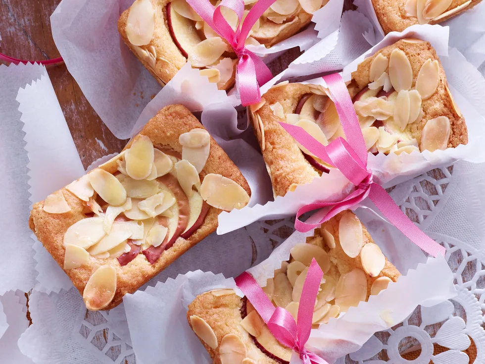 Apple teacakes