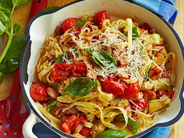 Artichoke and tomato fettuccine