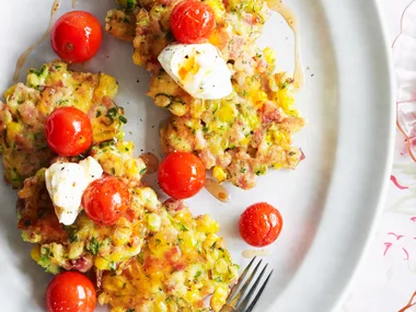 Bacon, zucchini and corn cakes