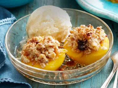 Baked peach crumbles