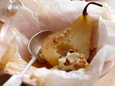 Baked pears with cheesecake cream