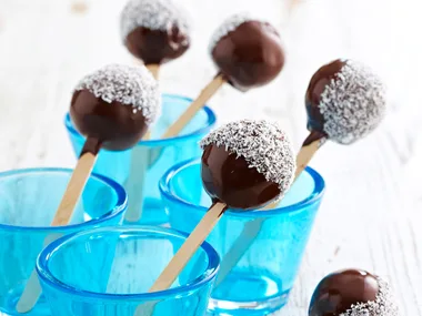 Banana choc pops