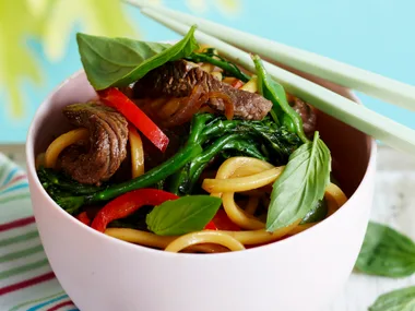 Beef noodles with snow peas