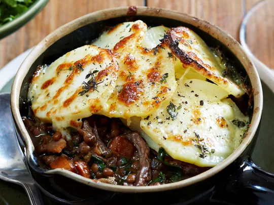 Braised steak and lentil casserole