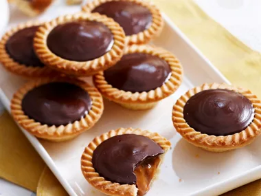 Caramel chocolate tarts