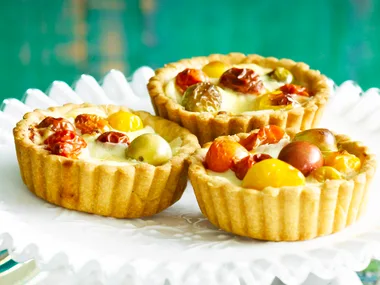 Cheddar tomato tarts