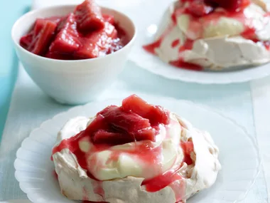Cheesecake and rhubarb pavlovas