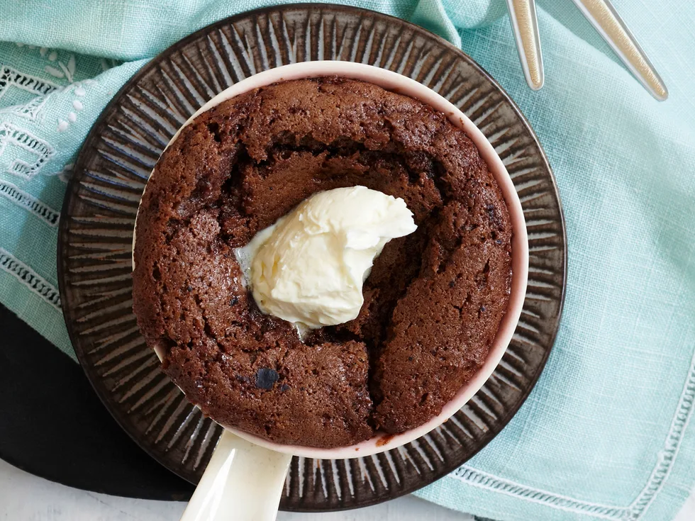 Chocolate self-saucing pudding