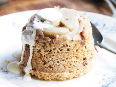 Cinnamon, apple and raisin pudding
