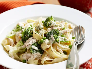 Creamy chicken and broccoli pasta
