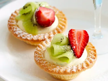 Creamy fruit tartlets