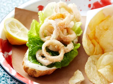 Crispy calamari and aioli buns