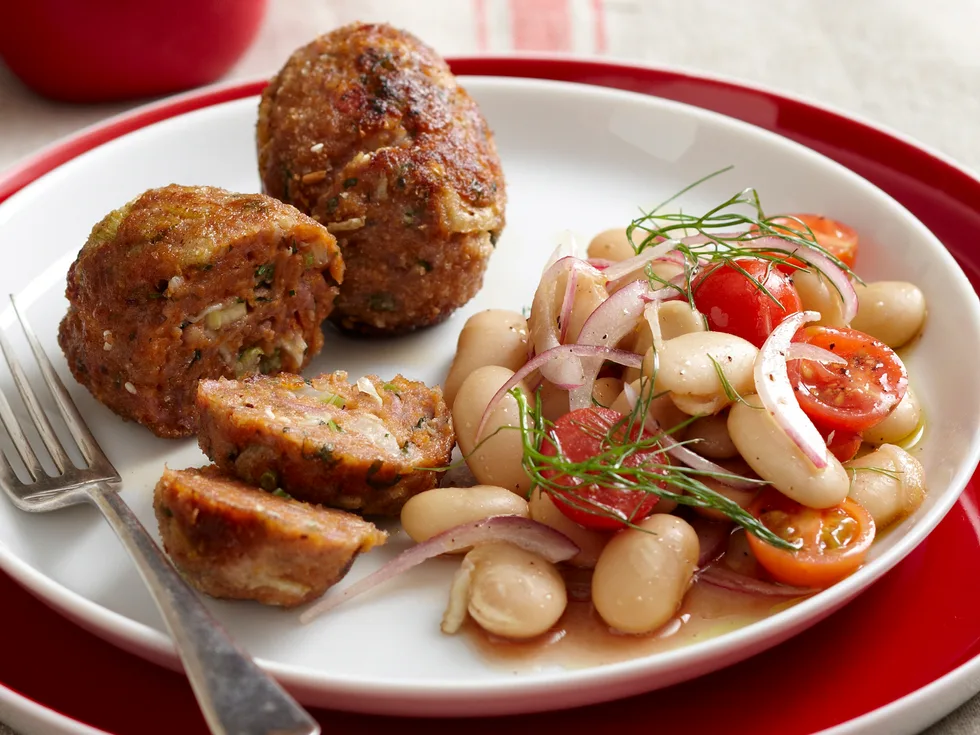 Fennel sausages with salad
