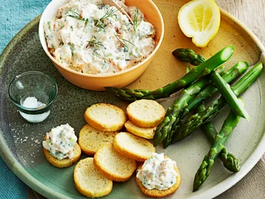 Flaked salmon and cucumber dip