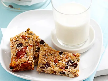 Homemade muesli bars