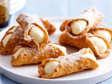 Lemon cheesecake cannoli