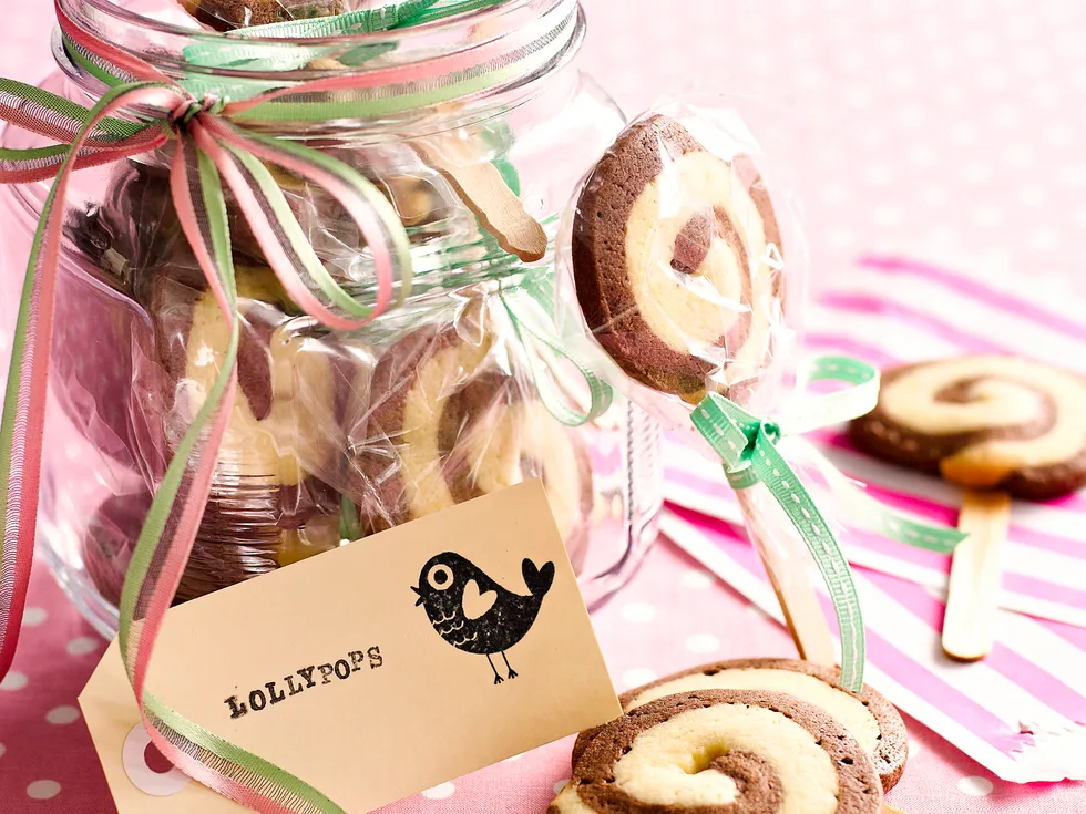 Lollipop biscuits