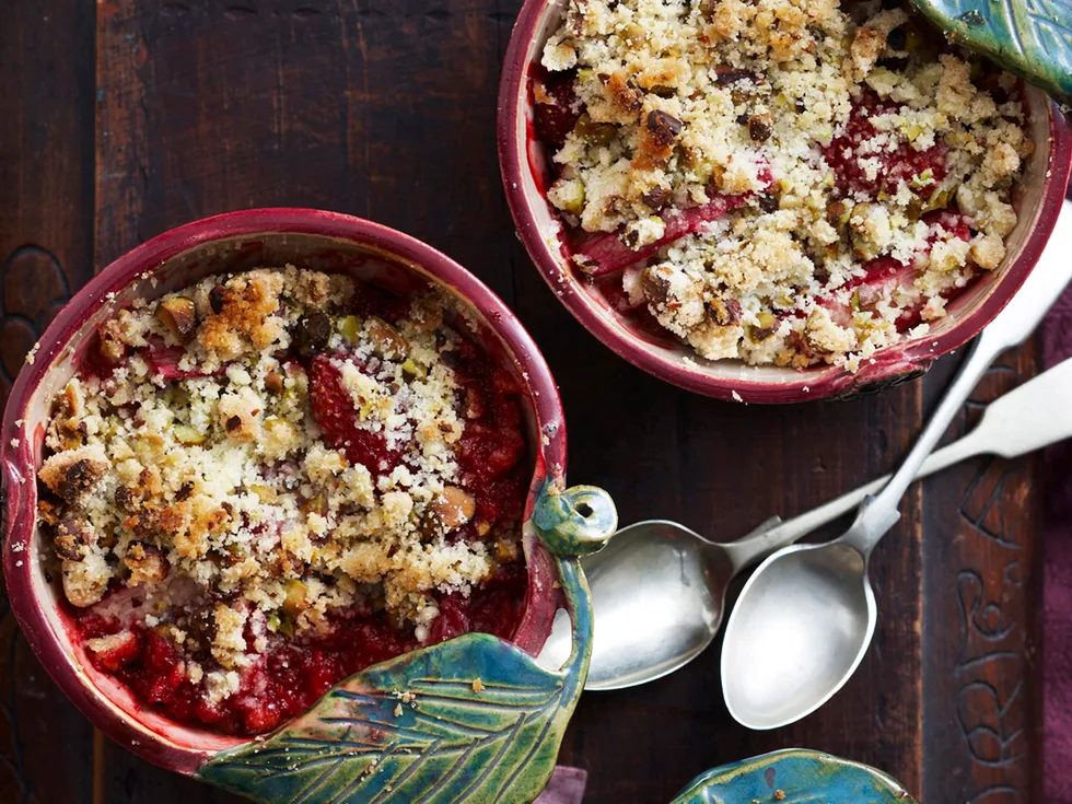 Rhubarb and strawberry crumble