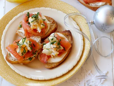 Salmon and cream cheese bruschetta