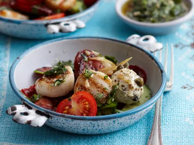 Scallop and chorizo salad