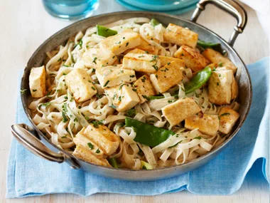 Seared tofu with curry noodles