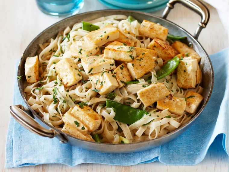 Seared tofu with curry noodles