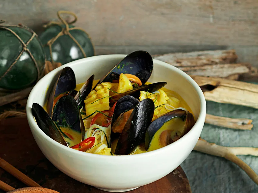 Spicy coconut mussels and squid