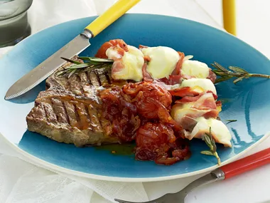 Steak with smoked tomato relish