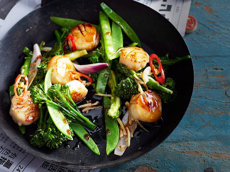 Stir-fried scallops with green vegetables