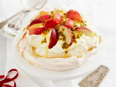 Summer pavlova