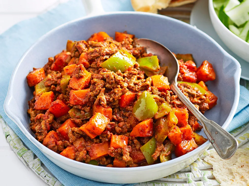 Curried lamb with garlic naan