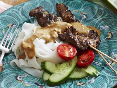 Satay beef and noodles