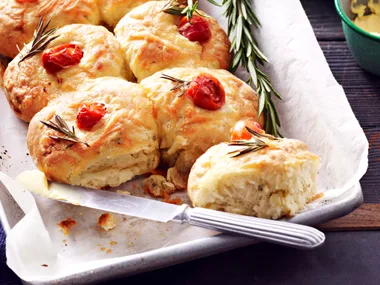 Tomato and cheese damper rolls