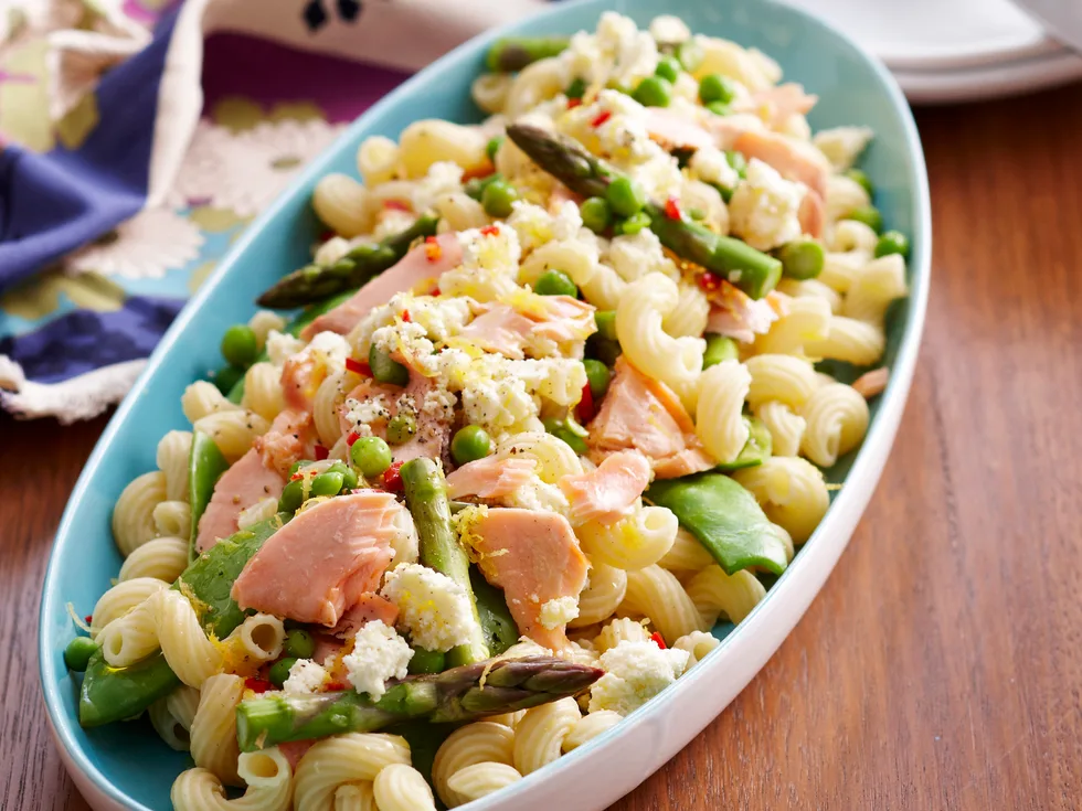 Warm pasta, salmon and asparagus