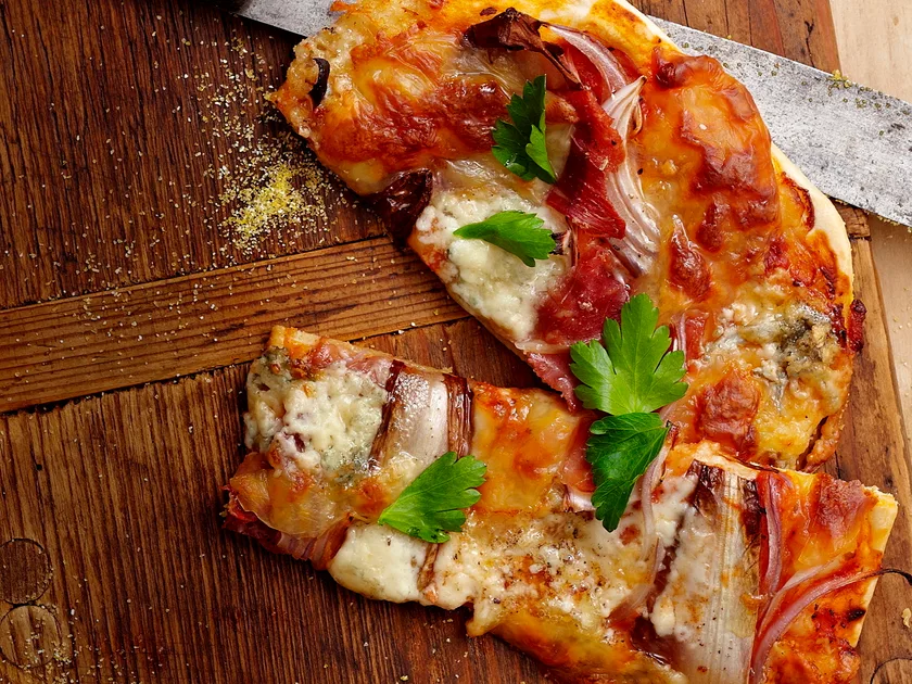 Witlof and gorgonzola pizza