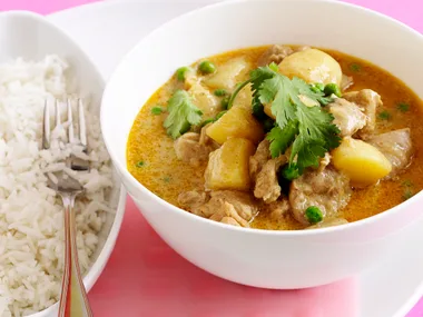 Yellow Chicken and Pea Curry