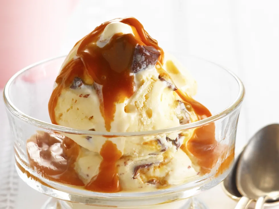Honey Ice-Cream with Caramel Sauce