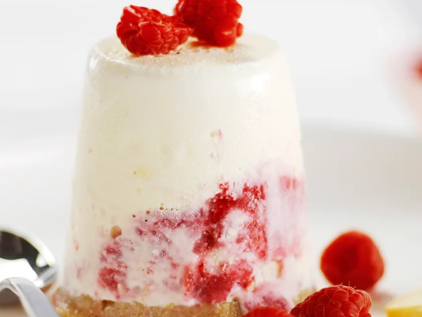 Raspberry ripple ice-cream cakes
