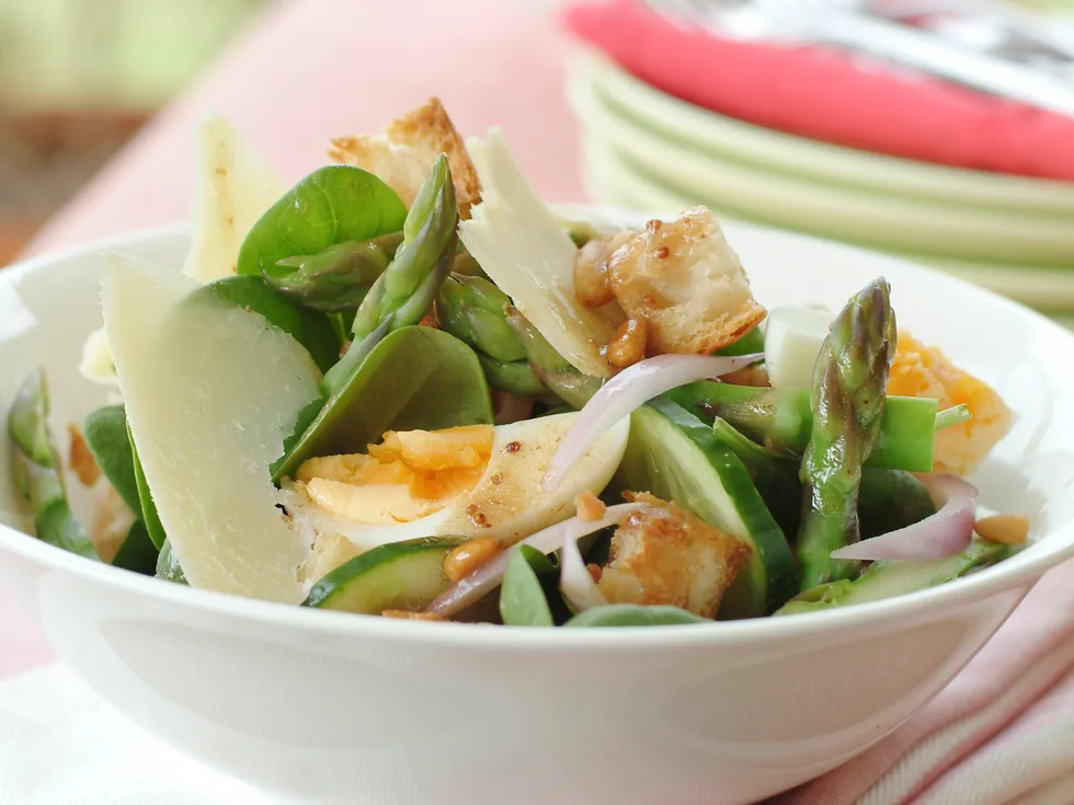 Asparagus salad