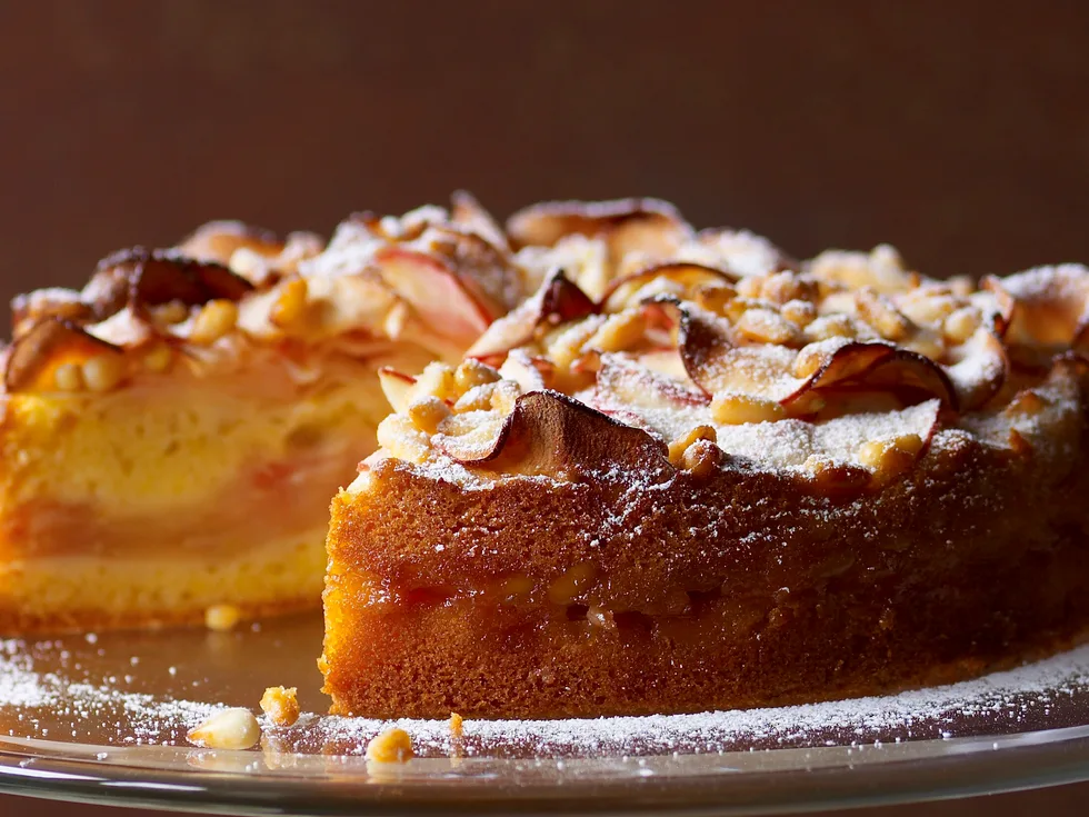 Apple and pine nut cake