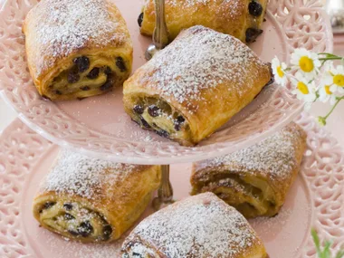 Apple, Currant and Cinnamon Pastries