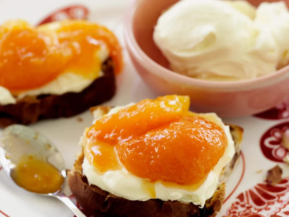 Apricot compote with brioche