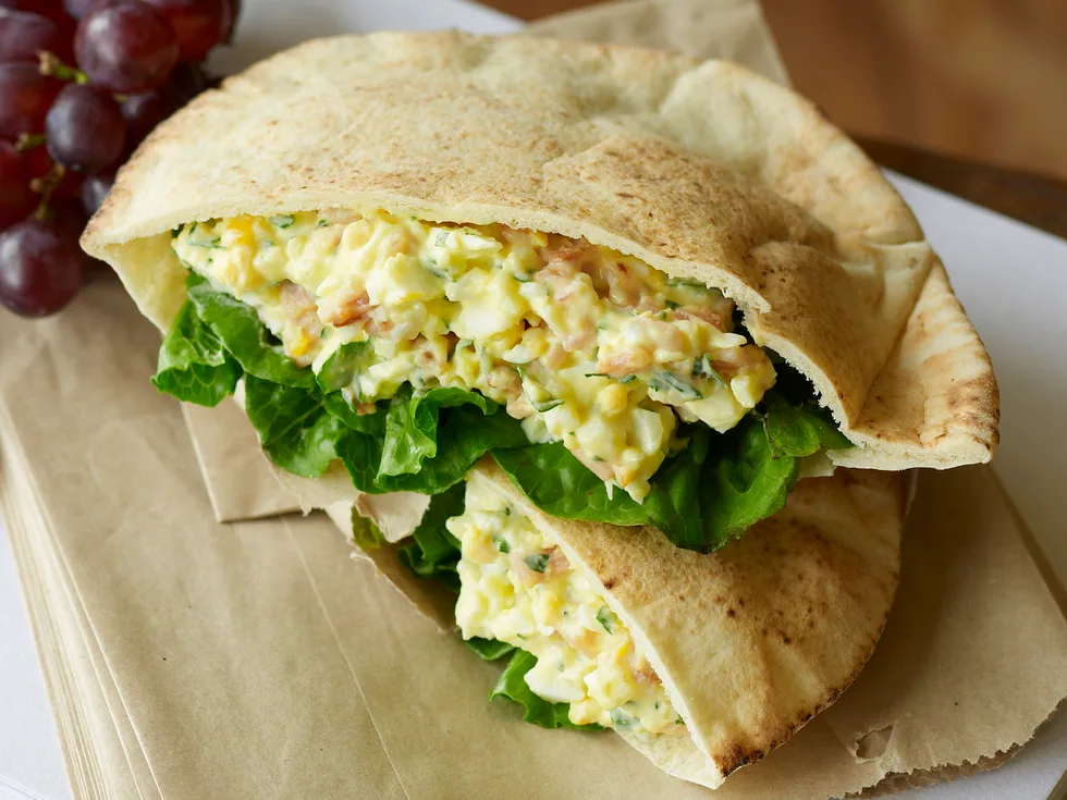 Bacon and egg pocket bread