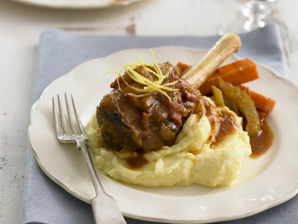Braised lamb shanks with lemon