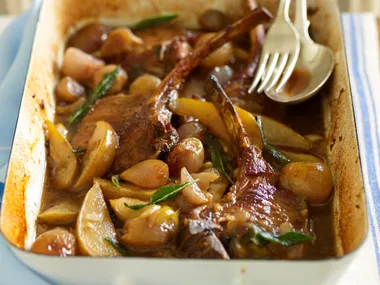 Braised pork with eshalots and pear