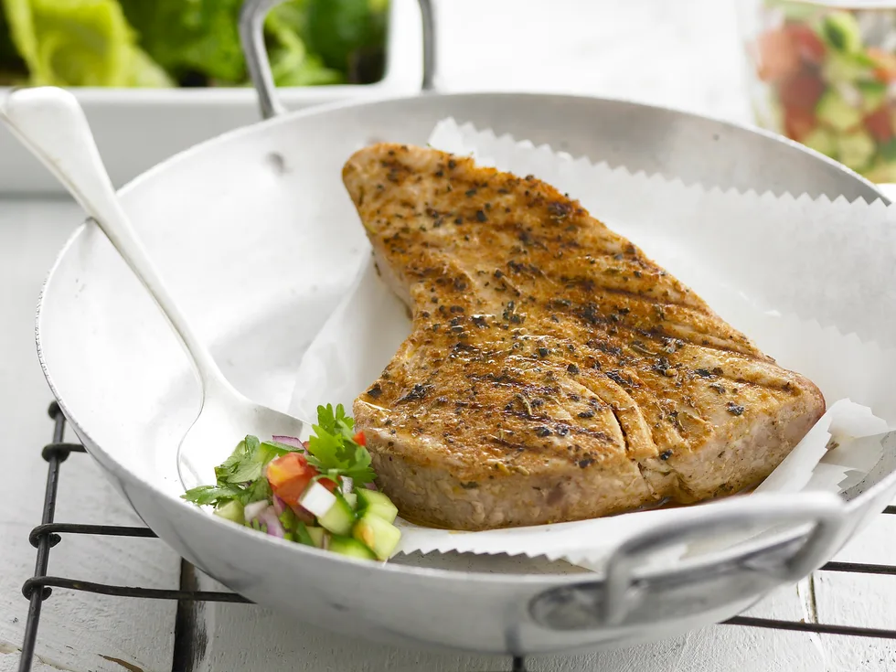 Cajun crusted tuna with salsa