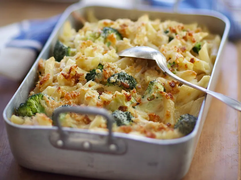Cheese, chicken and broccoli pasta grill