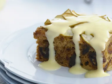 Date and apple pudding